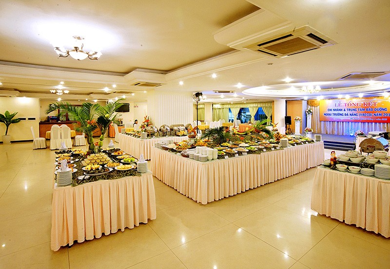 Bàn tiệc 1